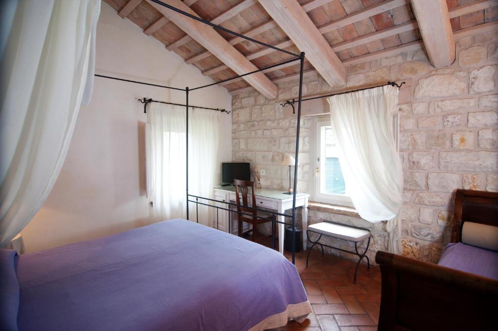 Postel nebo postele na pokoji v ubytování Valcastagno Relais & Residence