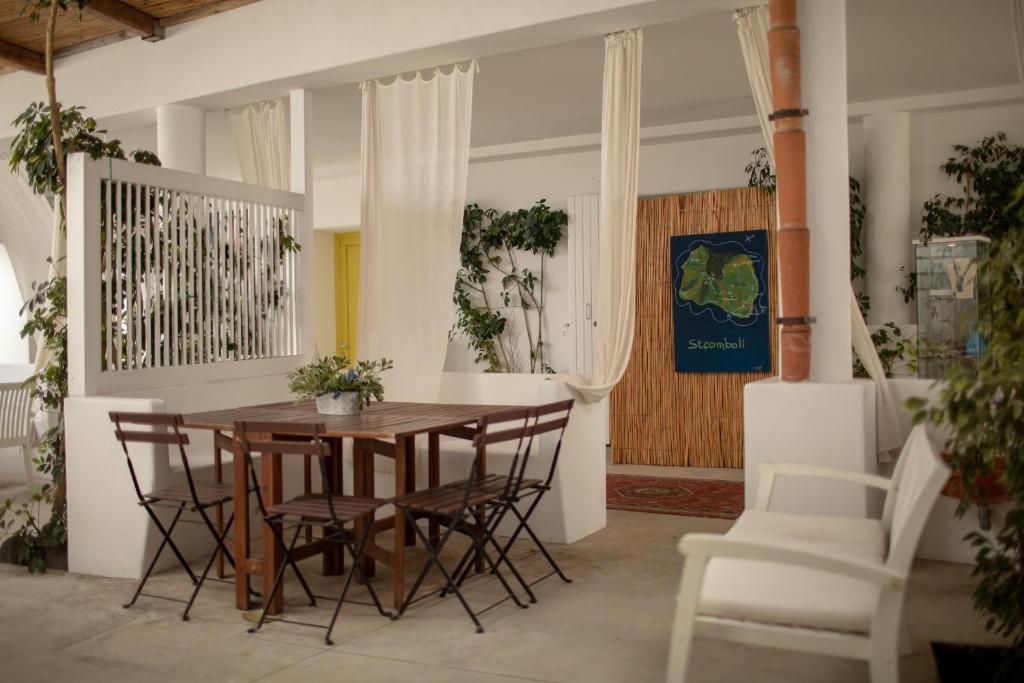 Posezení v ubytování Il Gabbiano Relais in Stromboli