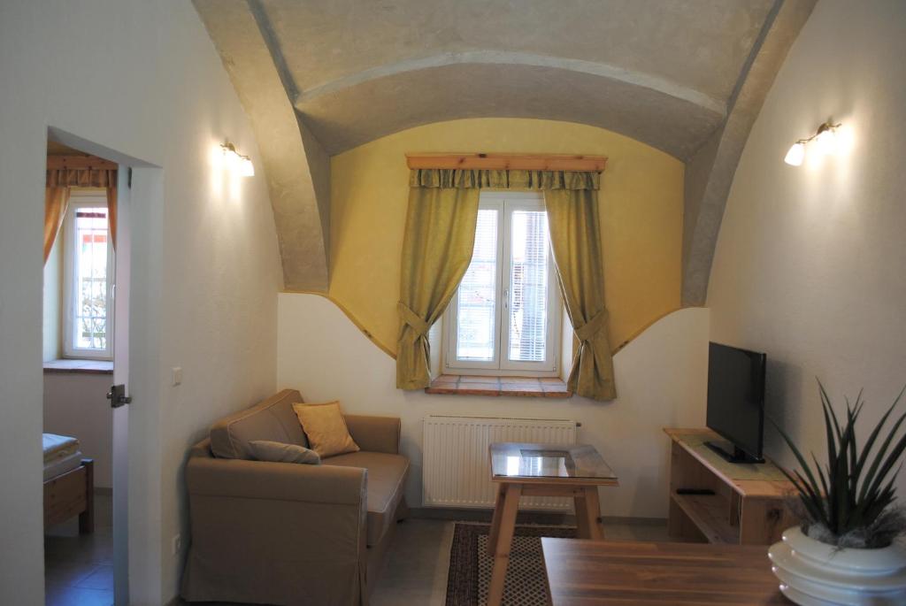 Televízia a/alebo spoločenská miestnosť v ubytovaní Gartler's Appartements