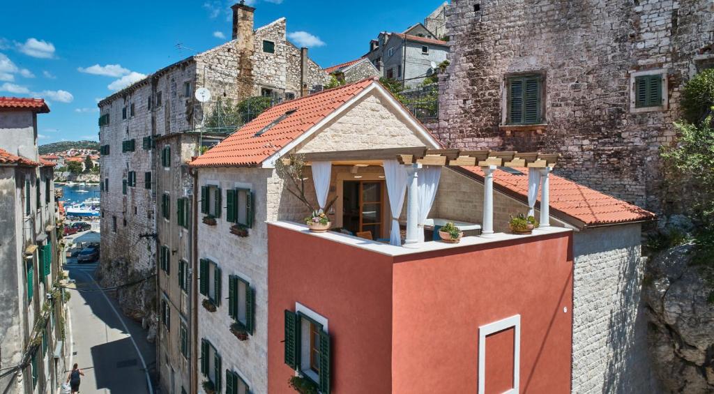 a house on the side of a building at Villa Pergola in Šibenik