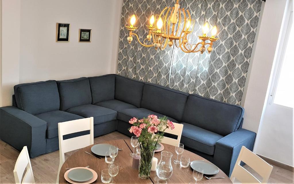 a living room with a blue couch and a table at Immaculada Apartament Gandia in Gandía
