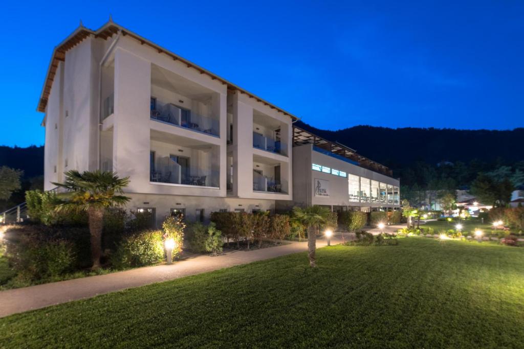 Nespecifikovaný výhled na hory nebo výhled na hory při pohledu z hotelu