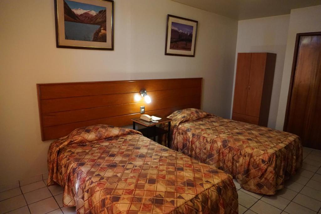 Un pat sau paturi într-o cameră la Hotel Santa Maria