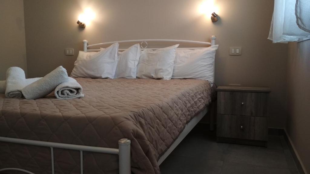 Postel nebo postele na pokoji v ubytování Casa De Rosa Apartments & Studios