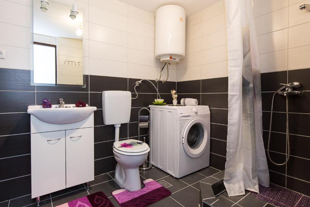 Koupelna v ubytování Apartmani Ana