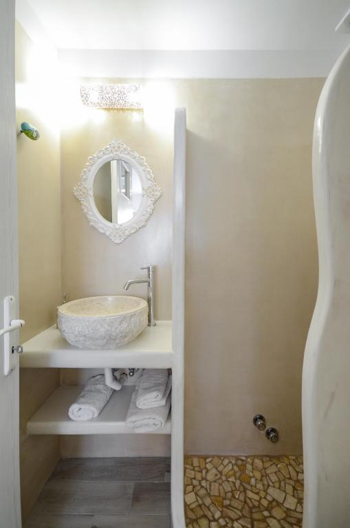 Koupelna v ubytování simos luxury apartments