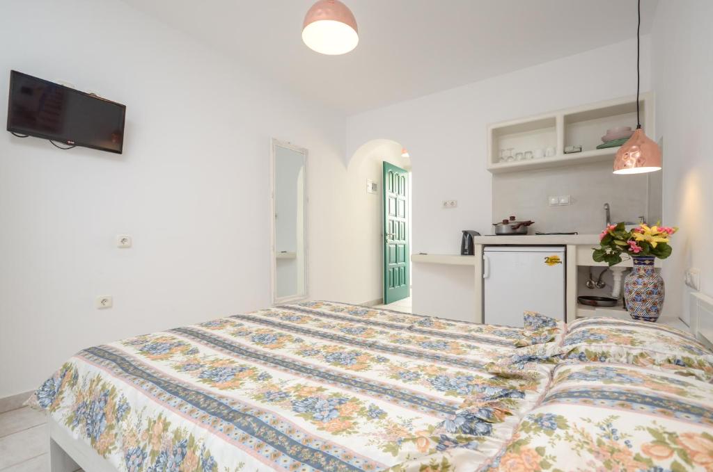 Postel nebo postele na pokoji v ubytování simos luxury apartments
