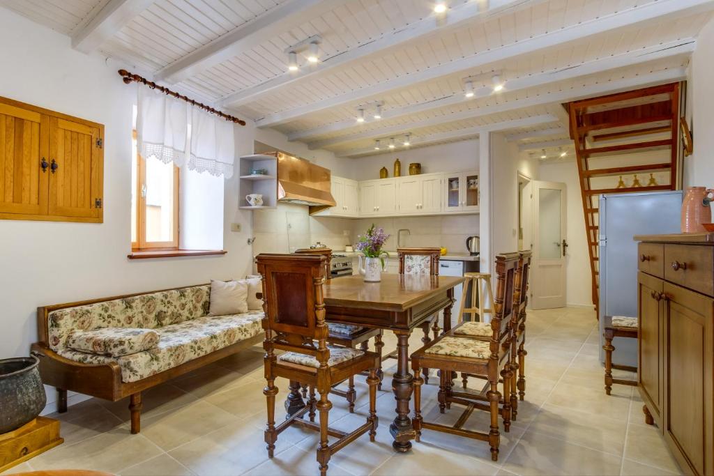 House Mihaela