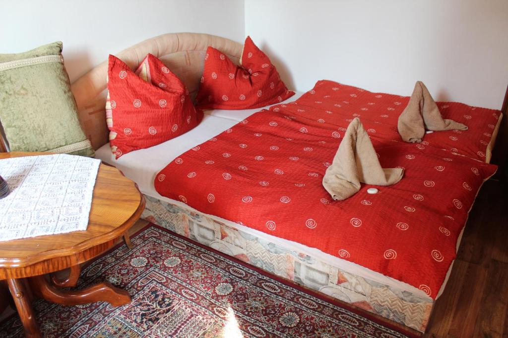 Postel nebo postele na pokoji v ubytování Penzion St. Florian Příbor