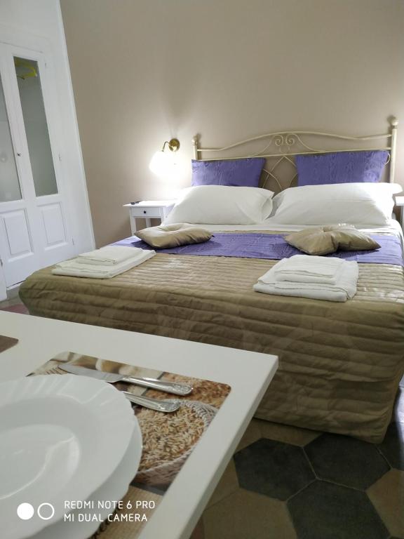 Postel nebo postele na pokoji v ubytování Le Suite del Teatro cucinino privato