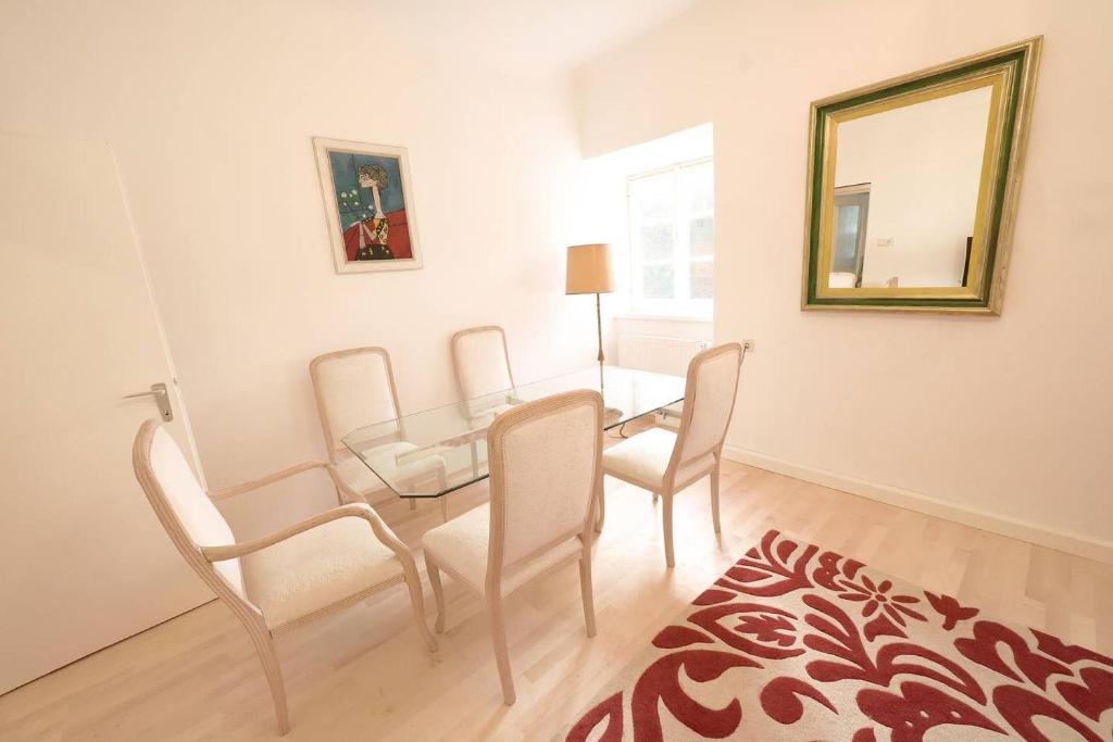 Fotografie z fotogalerie ubytování BARBARA RESIDENZ - APARTMENT CALLA v destinaci Eisenerz