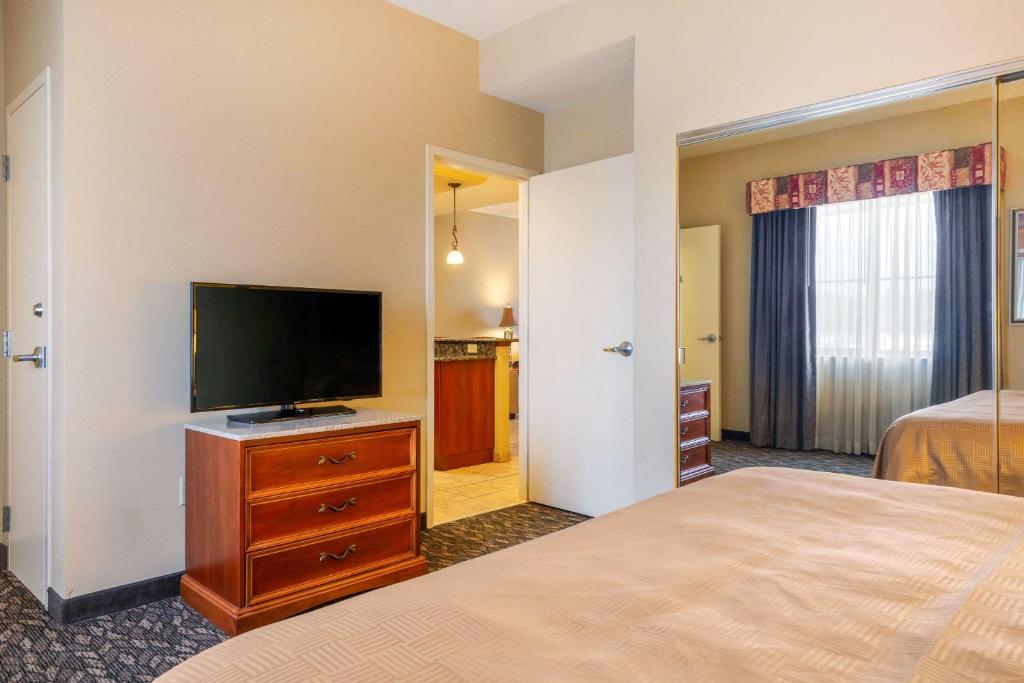 Clarion Inn Ormond Beach at Destination Daytona photo