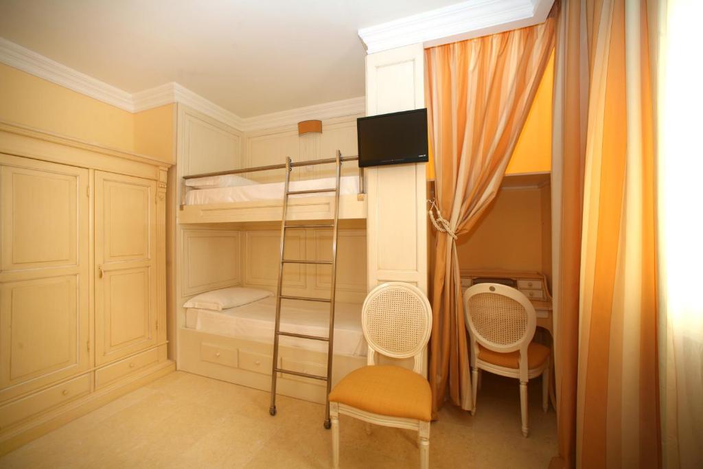 Postel nebo postele na pokoji v ubytování Palace Hotel Vieste