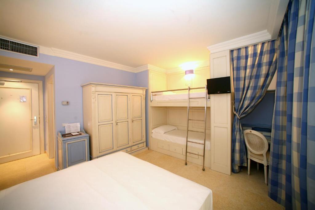 Postel nebo postele na pokoji v ubytování Palace Hotel Vieste