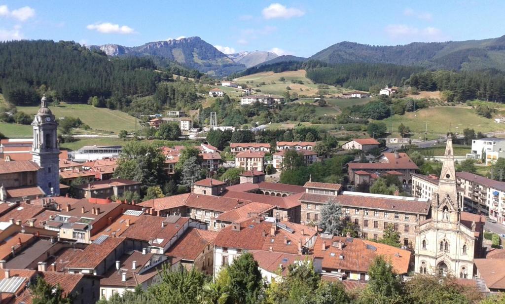 Nespecifikovaný výhled na hory nebo výhled na hory při pohledu z hotelu