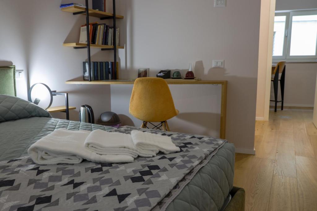 Postel nebo postele na pokoji v ubytování Bed&Book