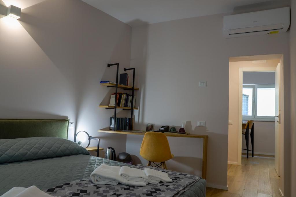 Postel nebo postele na pokoji v ubytování Bed&Book