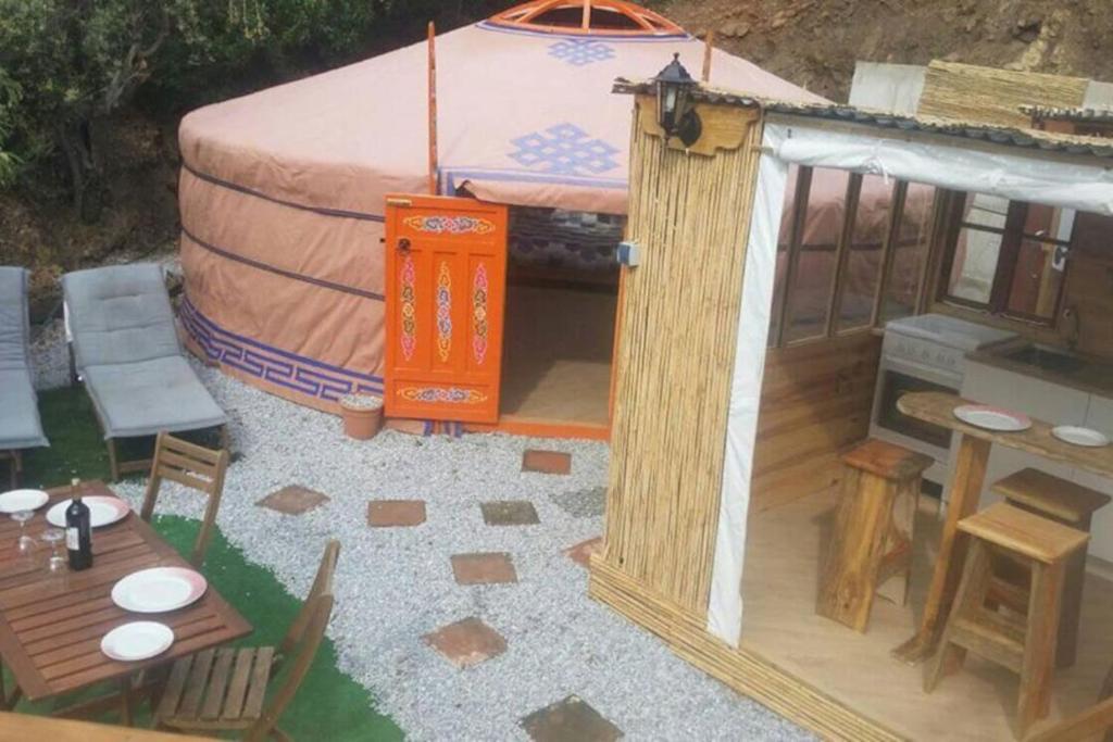 Patio alebo iná vonkajšia časť ubytovania Eldorado Yurt