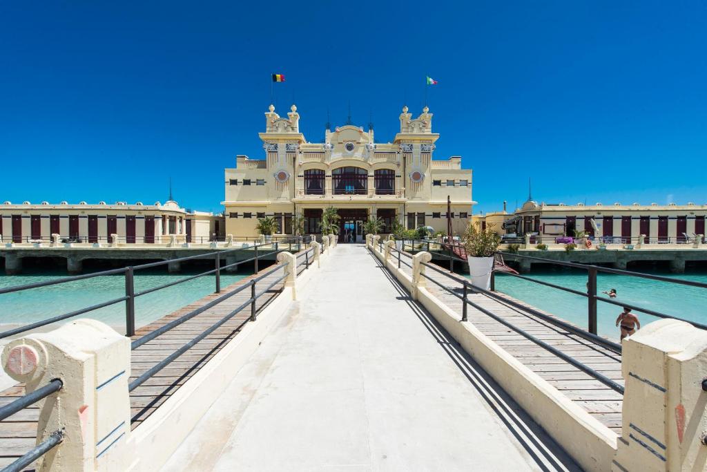 Basen w obiekcie Casetta Vista Mare in Piazza a Mondello lub w pobliżu