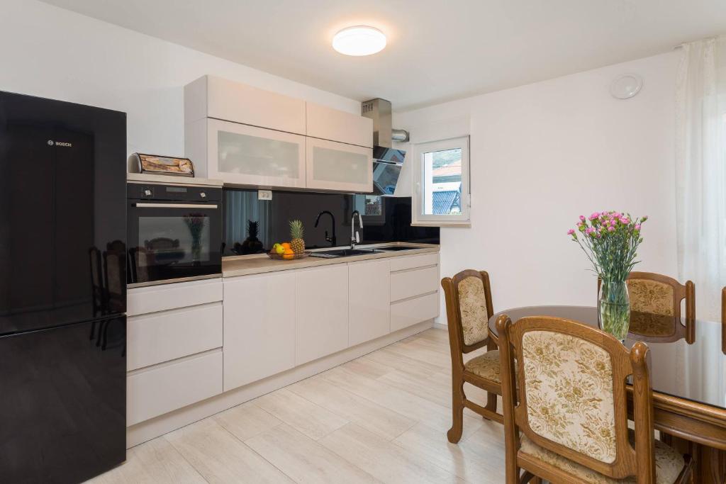 Kuchyňa alebo kuchynka v ubytovaní Apartment Apollo 3