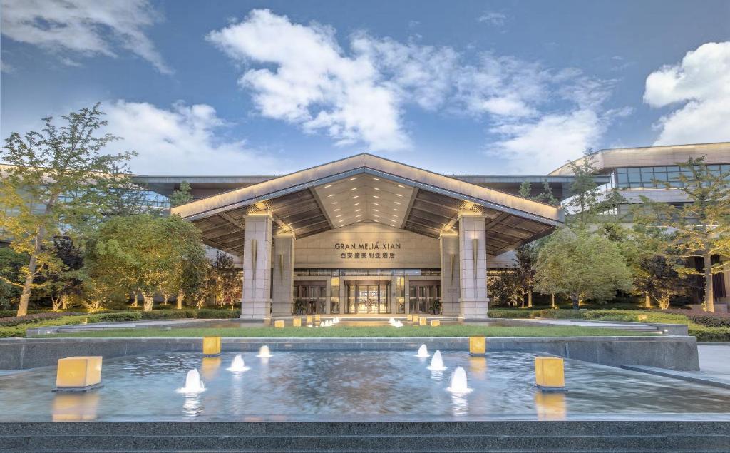 a building with a fountain in front of it at Gran Melia Xi'an in Xi'an