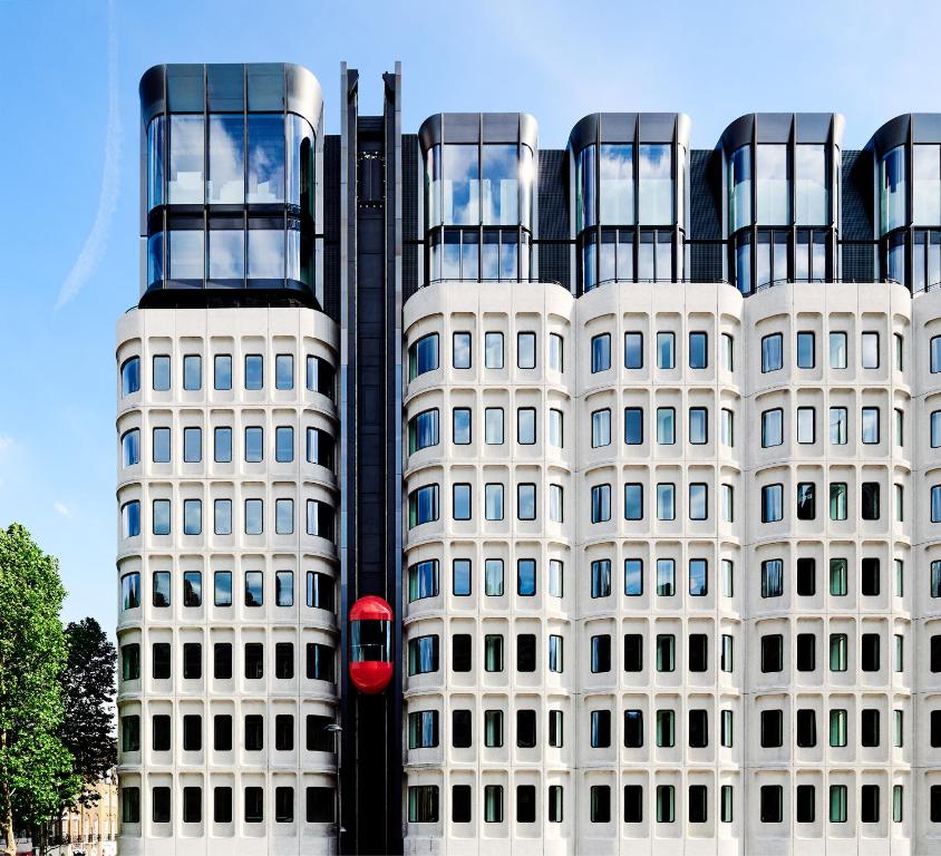 a building with a red traffic light in front of it at The Standard London in London
