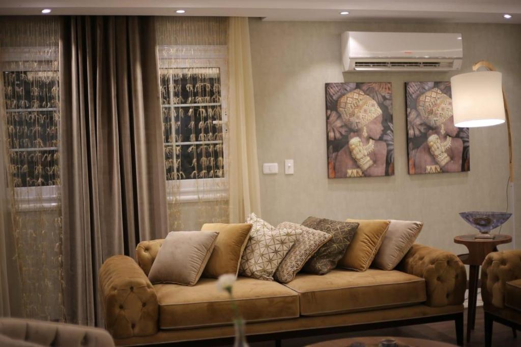 Posezení v ubytování Apartment in Mohandesin (Families Only)