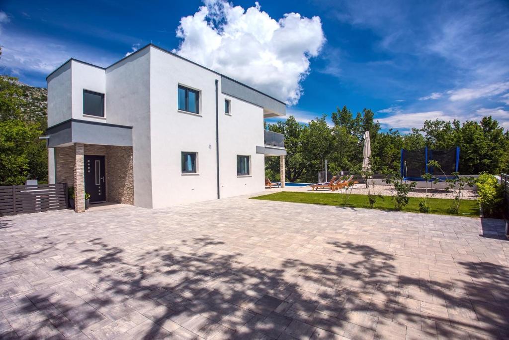 Budova, v ktorej sa vila nachádza