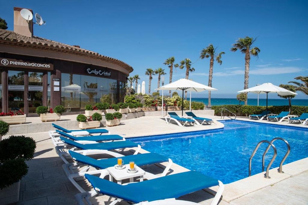 Het zwembad bij of vlak bij Cala Cristal by Pierre & Vacances Premium
