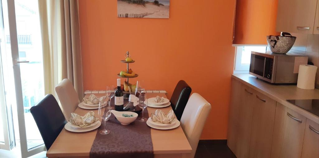 Kuchyňa alebo kuchynka v ubytovaní Apartmani Lili