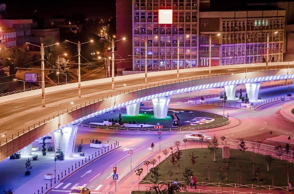 Oaspeți care stau la Hotel Casa David
