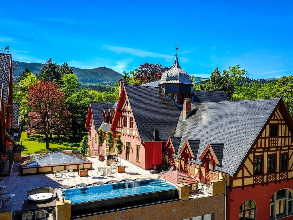 an aerial view of a house with a swimming pool at Pałac Margot Nature&SPA in Karpacz