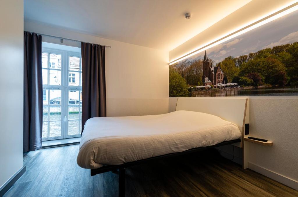 Postel nebo postele na pokoji v ubytování Canalview Hotel Ter Reien