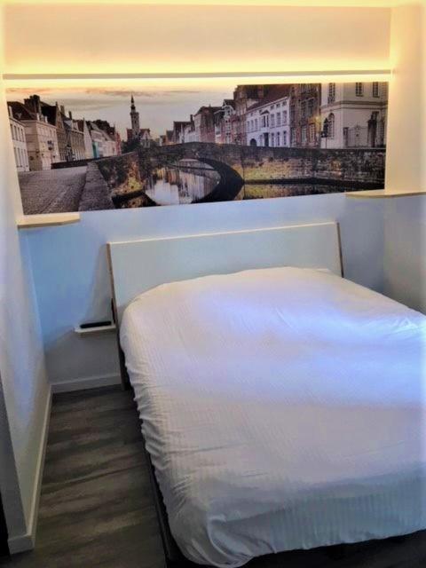 Postel nebo postele na pokoji v ubytování Canalview Hotel Ter Reien