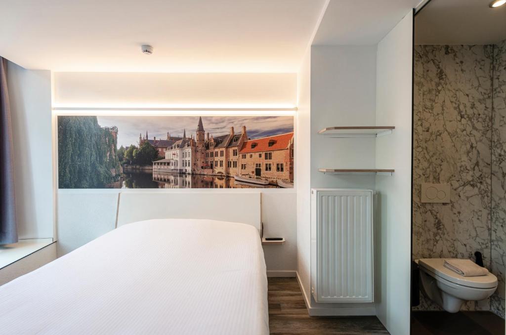 Postel nebo postele na pokoji v ubytování Canalview Hotel Ter Reien