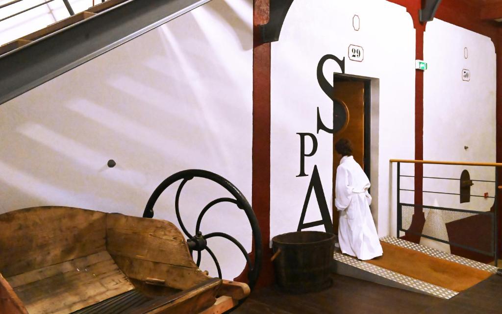 Posezení v ubytování Domaine Riberach - Restaurant étoilé - Spa - Piscine naturelle - Vignoble bio