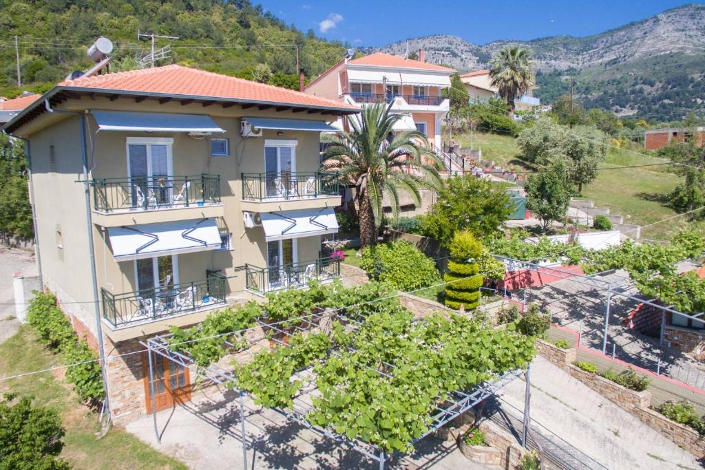 Nespecifikovaný výhled na hory nebo výhled na hory při pohledu z hotelu