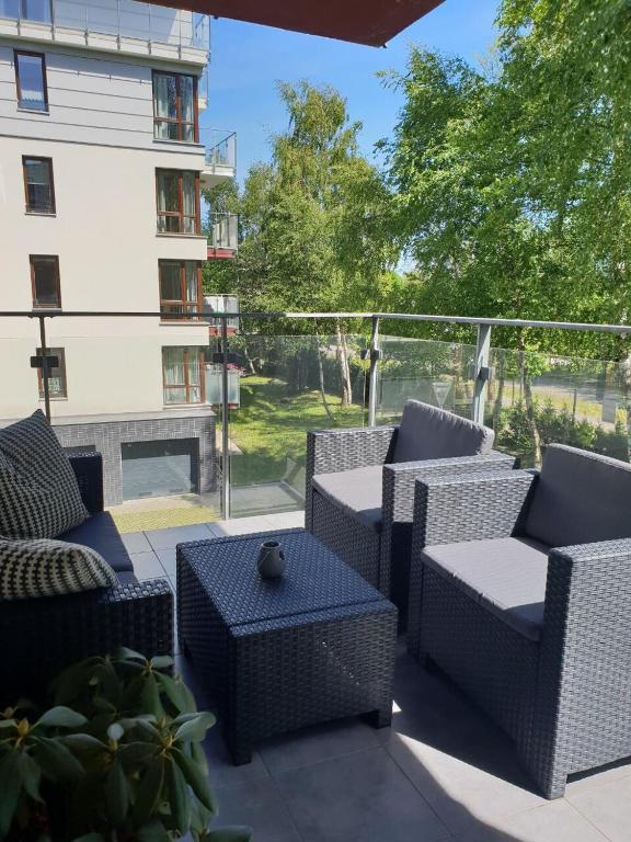 Balkón alebo terasa v ubytovaní Apartament z basenem Polanki
