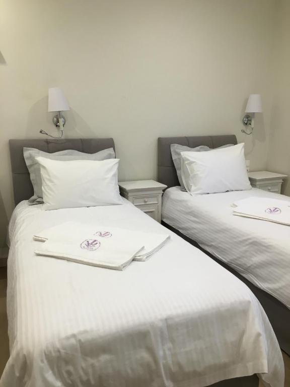 Postel nebo postele na pokoji v ubytování LEVANTA HOTEL SPETSES