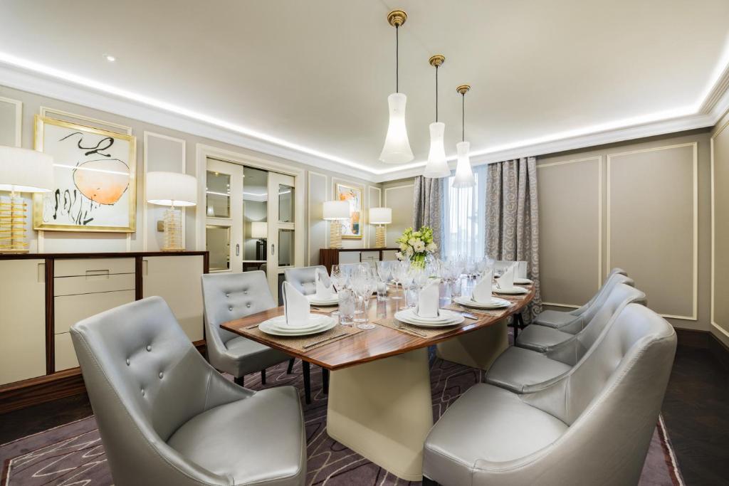 Posezení v ubytování Grand Hotel Kempinski Riga
