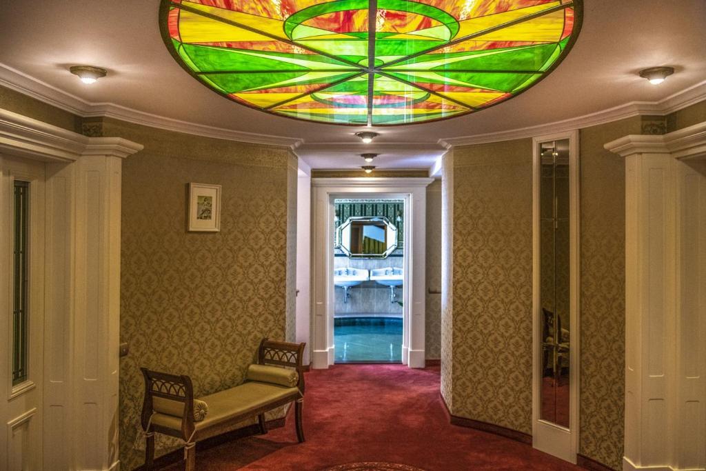 Bazén v ubytování Erla Villa Boutique Hotel nebo v jeho okolí