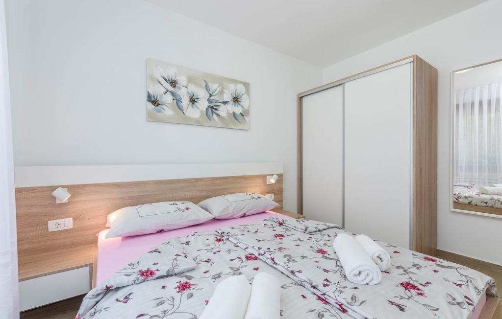 Posteľ alebo postele v izbe v ubytovaní Apartments Hana in Funtana