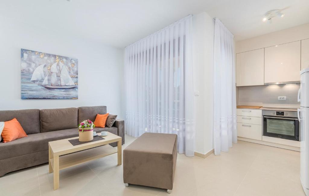 Kuchyňa alebo kuchynka v ubytovaní Apartments Hana in Funtana