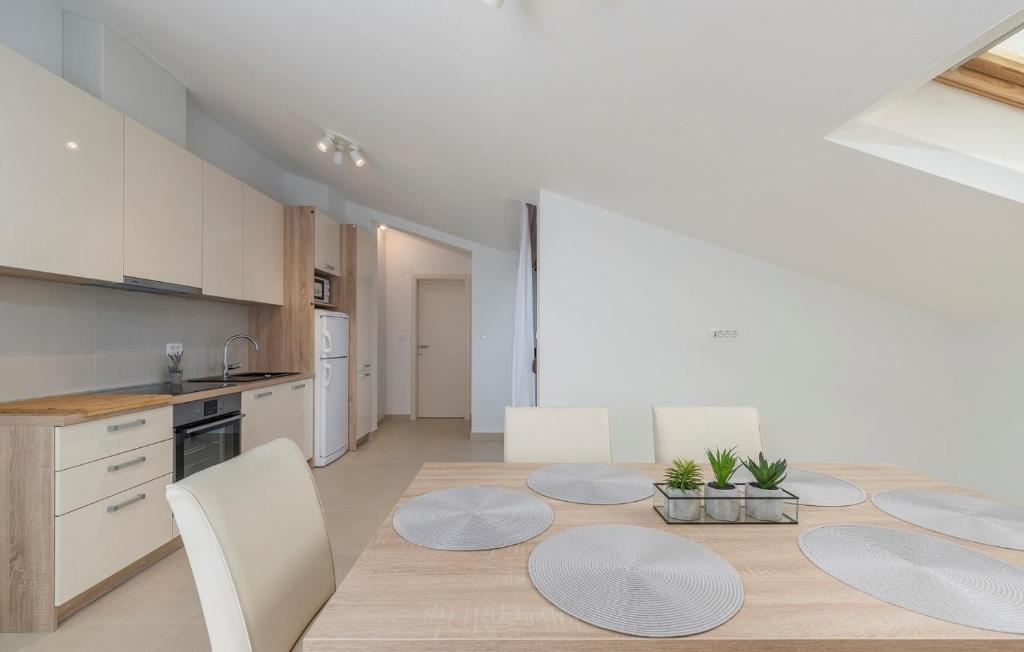 Kuchyňa alebo kuchynka v ubytovaní Apartments Hana in Funtana