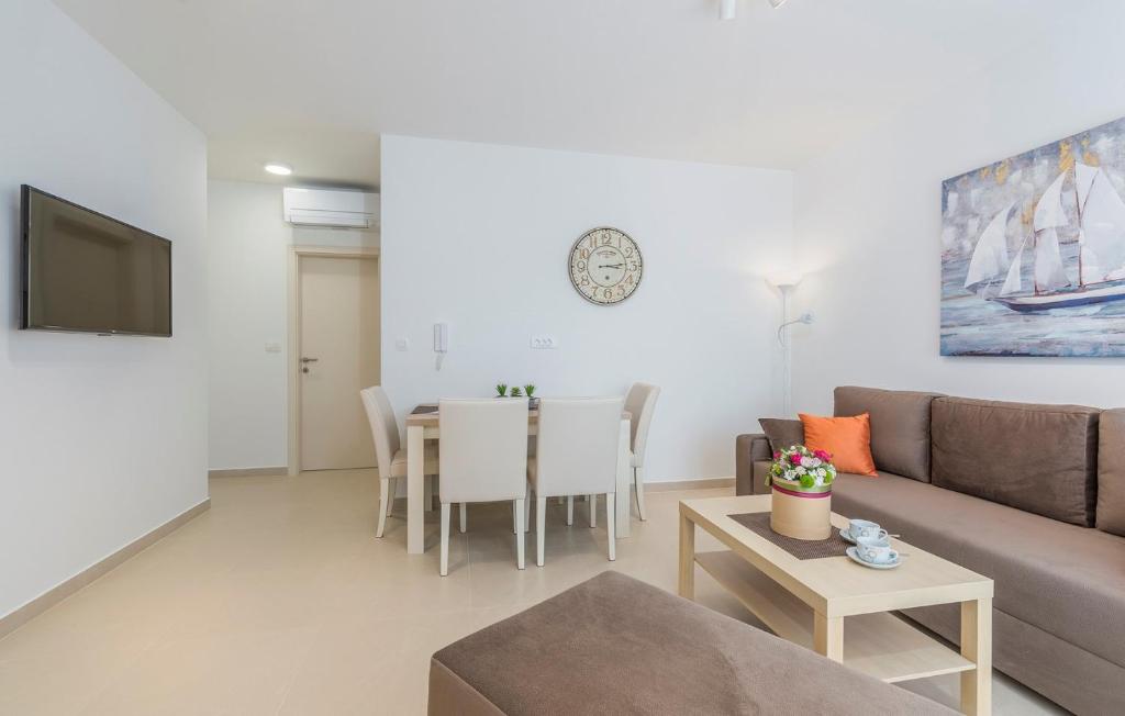 Televízia a/alebo spoločenská miestnosť v ubytovaní Apartments Hana in Funtana
