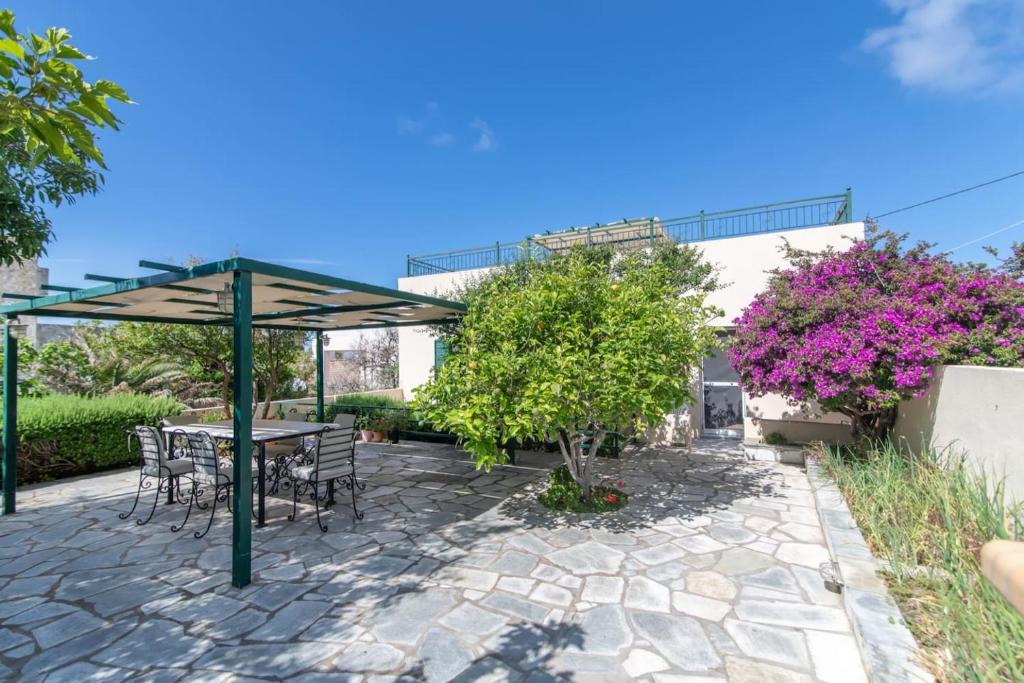Home In Tinos Town (3 bedrooms)