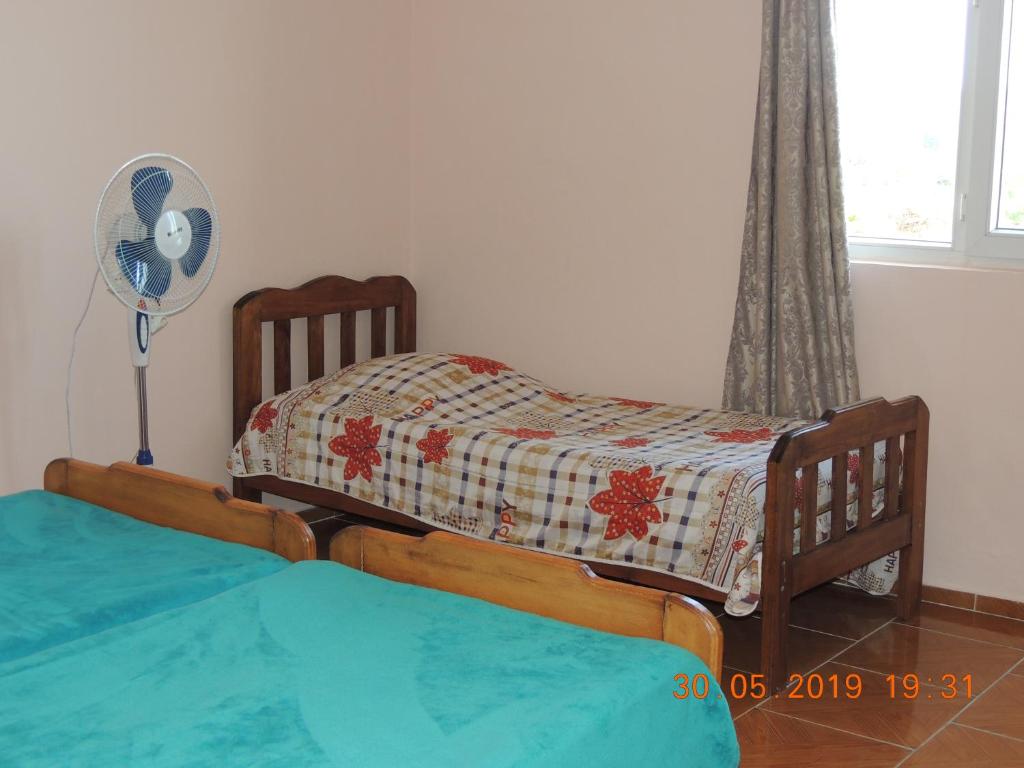 Llit o llits en una habitació de Nika Inn Kobuleti
