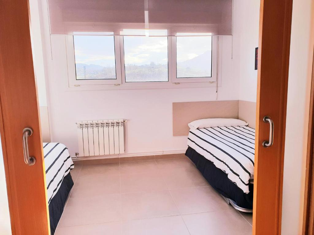 Posteľ alebo postele v izbe v ubytovaní Apartamentos Florida 30