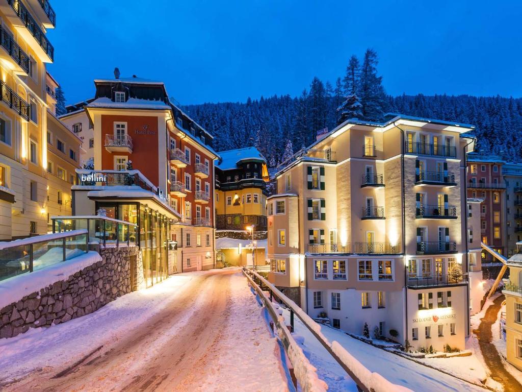 Nespecifikovaný výhled na hory nebo výhled na hory při pohledu z hotelu