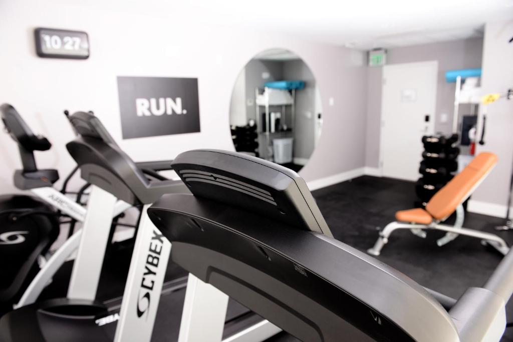 Fitness centrum a/nebo fitness zařízení v ubytování 6080 Design Hotel by Eskape Collection